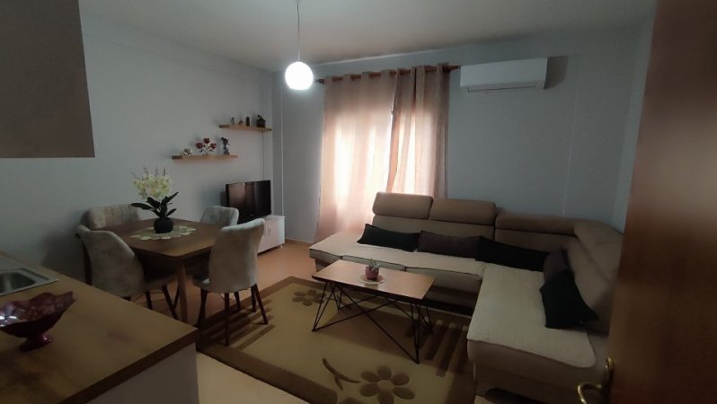Tirane, jepet me qera apartament 2+1 Kati 3, 90 m² 500 € (Don Bosko)