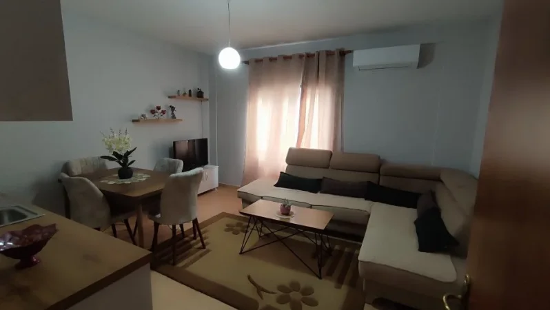 Tirane, jepet me qera apartament 2+1 Kati 3, 90 m² 500 € (Don Bosko)