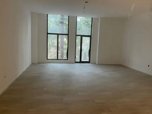 Tirane, jepet me qera zyre Kati 2, 128 m² 2.500 € (Tirana Garden Building)