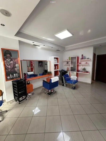 Tirane, jepet me qera zyre Kati 2, 60 m² 550 € (myslym shyri)