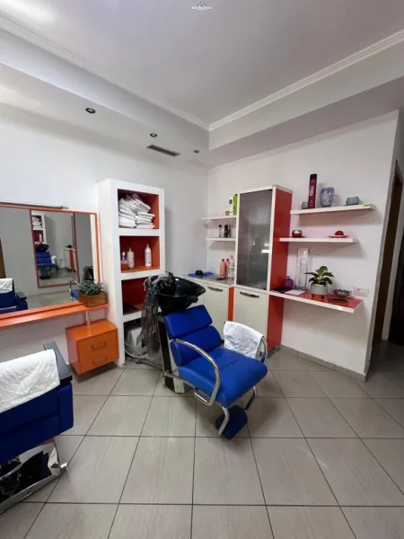 Tirane, jepet me qera zyre Kati 2, 60 m² 550 € (myslym shyri)