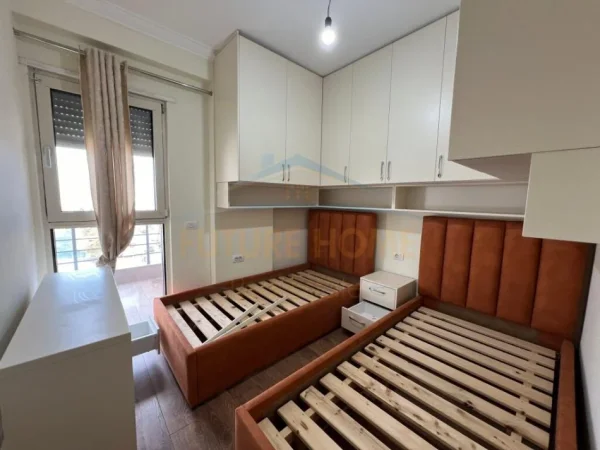 Durres, shitet apartament 2+1+Ballkon Kati 5, 90 m² 130.000 € (durres stadium)