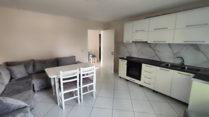 Tirane, jepet me qera apartament 3+1 Kati 3, 150 m² 700 € (Don Bosko)
