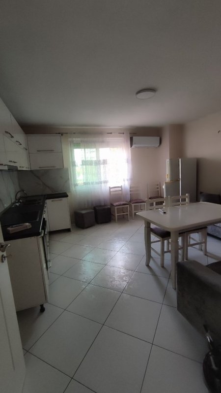 Tirane, jepet me qera apartament 3+1 Kati 3, 150 m² 700 € (Don Bosko)