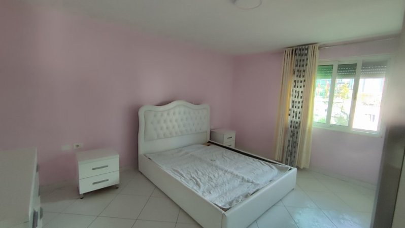 Tirane, jepet me qera apartament 3+1 Kati 3, 150 m² 700 € (Don Bosko)