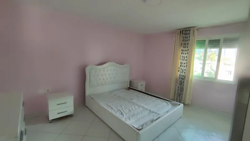 Tirane, jepet me qera apartament 3+1 Kati 3, 150 m² 700 € (Don Bosko)