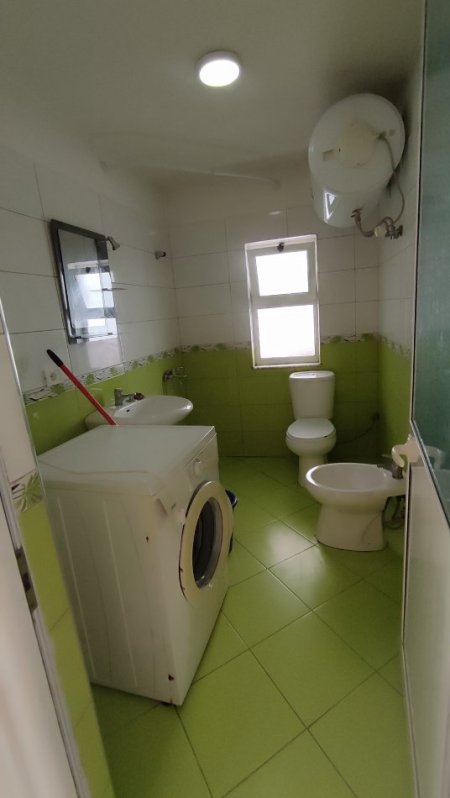 Tirane, jepet me qera apartament 3+1 Kati 3, 150 m² 700 € (Don Bosko)