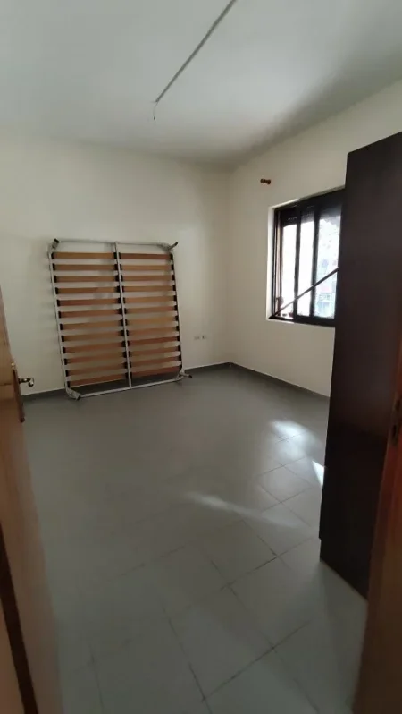 Tirane, jepet me qera ambjent biznesi Kati 2, 261 m² 900 € (Don Bosko)
