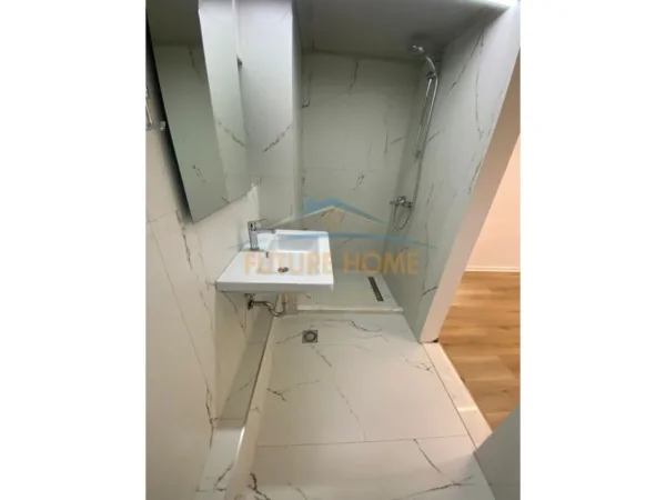 Tirane, jepet me qera ambjent biznesi Kati 1, 150 m² 1.000 € (Porcelan)