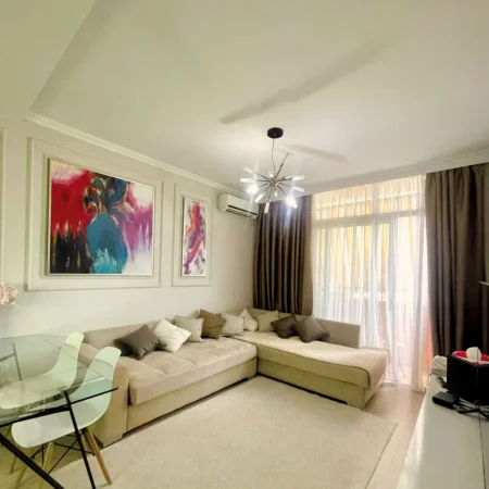Tirane, shitet apartament 1+1 , 80 m² (Komuna e Parisit)
