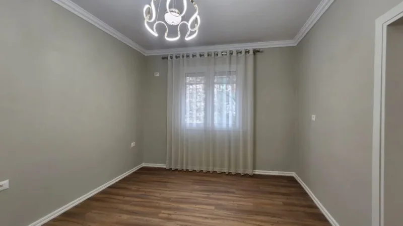 Tirane, shitet apartament 1+1+Ballkon Kati 4, 49 m² 125.000 € (Rruga e Durresit)