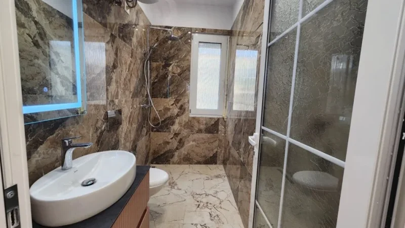 Tirane, shitet apartament 1+1+Ballkon Kati 4, 49 m² 125.000 € (Rruga e Durresit)