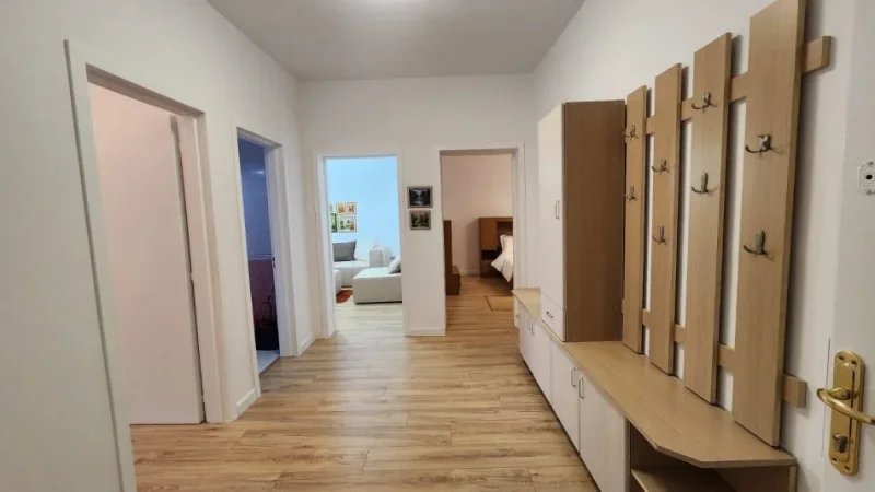 Tirane, jepet me qera apartament 1+1+Ballkon Kati 4, 93 m² 700 € (Rruga e Durresit)