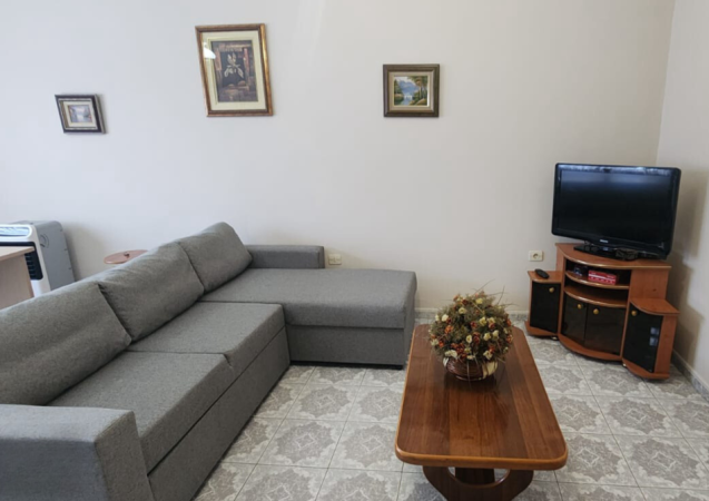 Tirane, jepet me qera apartament 1+1 Kati 2, 70 m² 450 € (Rruga e Dibres)