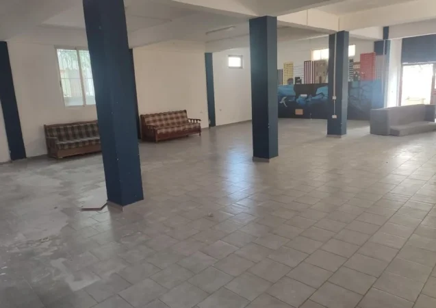 Tirane, jepet me qera magazine Kati 0, 170 m² 600 € (Don Bosko)