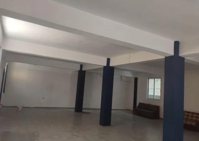 Tirane, jepet me qera magazine Kati 0, 170 m² 600 € (Don Bosko)