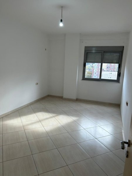Tirane, jepet me qera apartament 2+1 Kati 6, 100 m² 300 € (Pallatet Cabej)