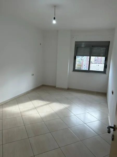 Tirane, jepet me qera apartament 2+1 Kati 6, 100 m² 300 € (Pallatet Cabej)