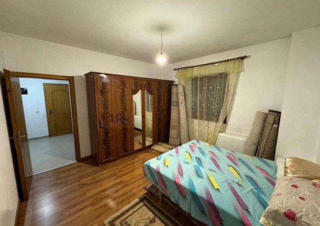 Tirane, jepet me qera apartament 2+1 Kati 3, 110 m² 400 € (Stacioni i Trenit)