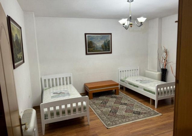 Tirane, jepet me qera apartament 2+1 Kati 3, 110 m² 400 € (Stacioni i Trenit)