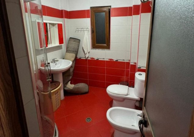 Tirane, jepet me qera apartament 2+1 Kati 3, 110 m² 400 € (Stacioni i Trenit)