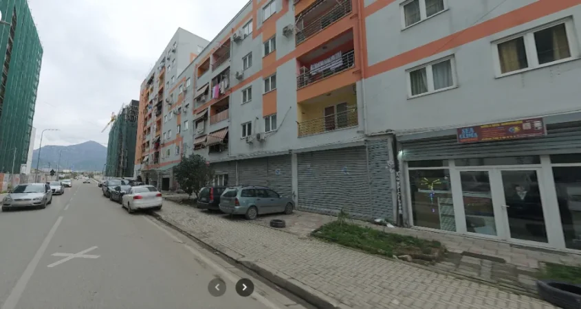 Tirane, jap me qera dyqan Kati 0, 200 m² 1.600 € (Rr.Filip Jano, tek Bulevardi i Ri, Tiranë)
