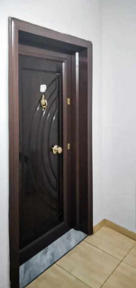 Tirane, shes apartament 2+1 Kati 4, 80 m² (Rr. Osman Jonuzi, Tirana (200 metra nga bulevardi i ri))