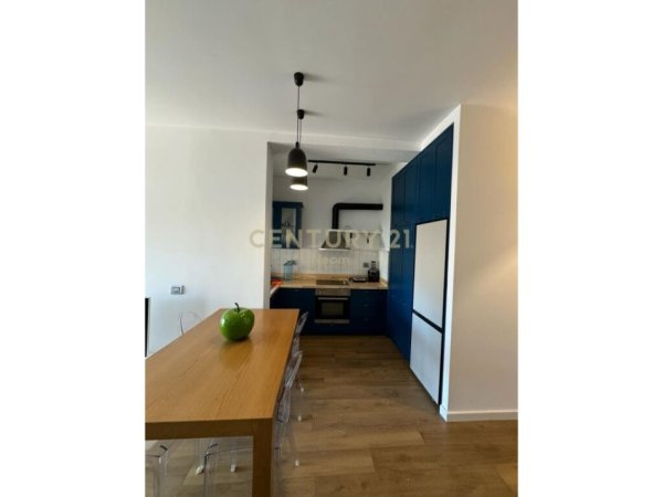 Tirane, jap me qera apartament 2+1+2 , 115 m² 1.000 € (Liqeni i Thatë)