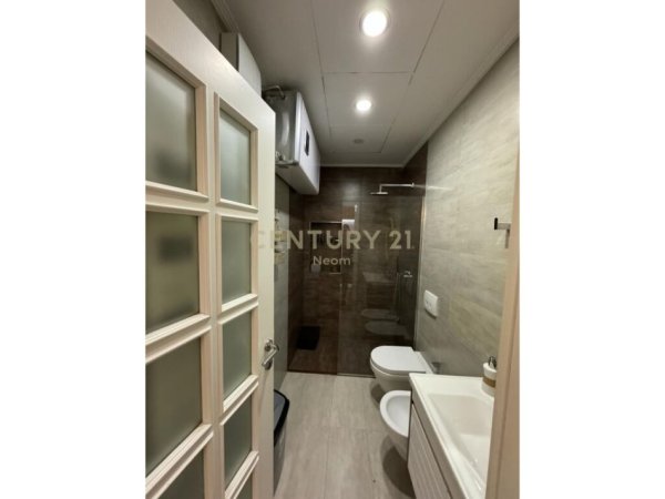 Tirane, jap me qera apartament 2+1+2 , 115 m² 1.000 € (Liqeni i Thatë)