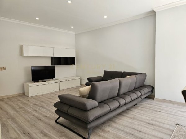 Tirane, jap me qera apartament 2+1+2 , 120 m² 900 € (Kopshti Botanik Zoologjik)