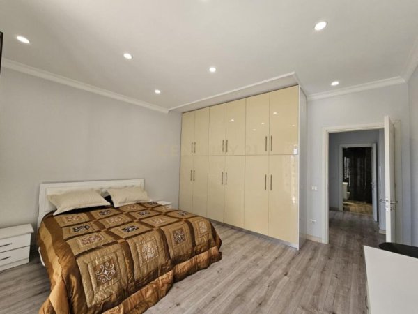 Tirane, jap me qera apartament 2+1+2 , 120 m² 900 € (Kopshti Botanik Zoologjik)