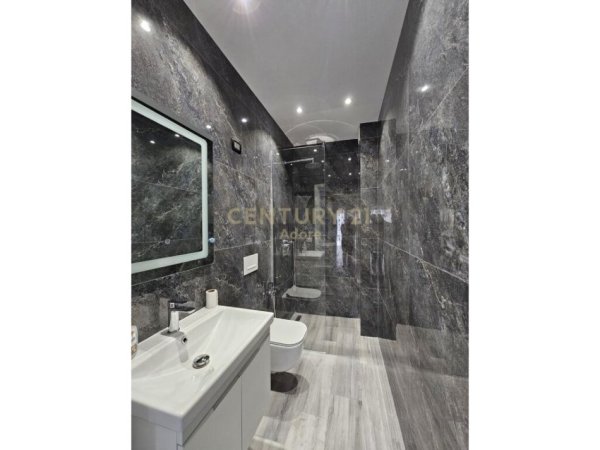 Tirane, jap me qera apartament 2+1+2 , 120 m² 900 € (Kopshti Botanik Zoologjik)