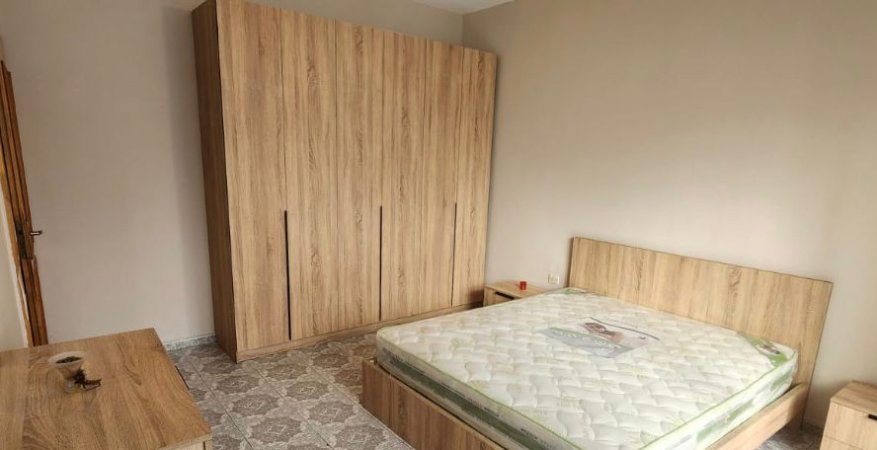 Tirane, jepet me qera apartament 1+1+Ballkon Kati 2, 70 m² 430 € (rruga “4 Deshmoret” prane Gjimnazit Partizani)