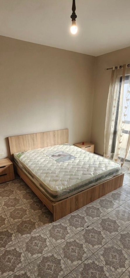 Tirane, jepet me qera apartament 1+1+Ballkon Kati 2, 70 m² 430 € (rruga “4 Deshmoret” prane Gjimnazit Partizani)