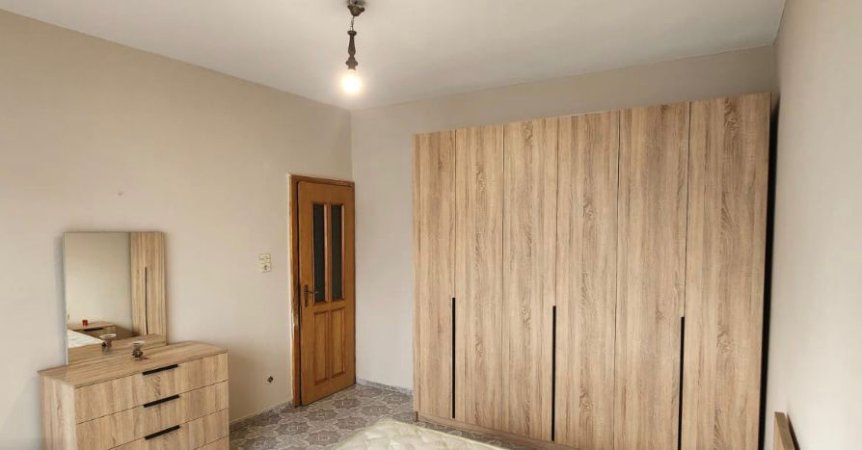 Tirane, jepet me qera apartament 1+1+Ballkon Kati 2, 70 m² 430 € (rruga “4 Deshmoret” prane Gjimnazit Partizani)
