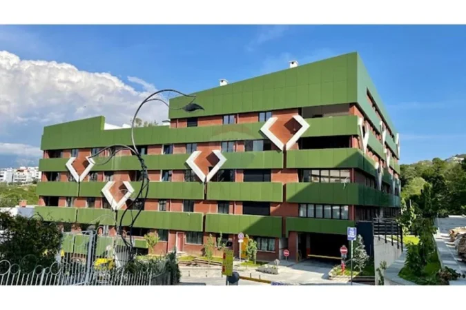 Tirane, jepet me qera apartament duplex , 800 € 