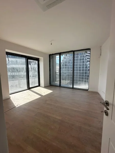 Tirane, jap me qera ambjent biznesi Kati 6, 191 m² 2.500 € (Rruga Kristo Luarasi)
