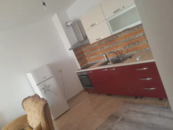 Tirane, jepet me qera apartament 1+1 Kati 4, 70 m² 330 € (KOMPLEKSI FRATARI)