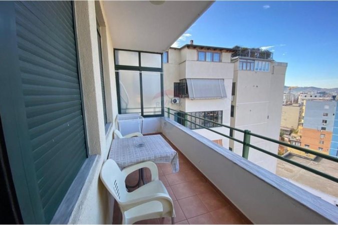 Tirane, jepet me qera apartament 2+1 , 800 € (abulevardi Zogu I)