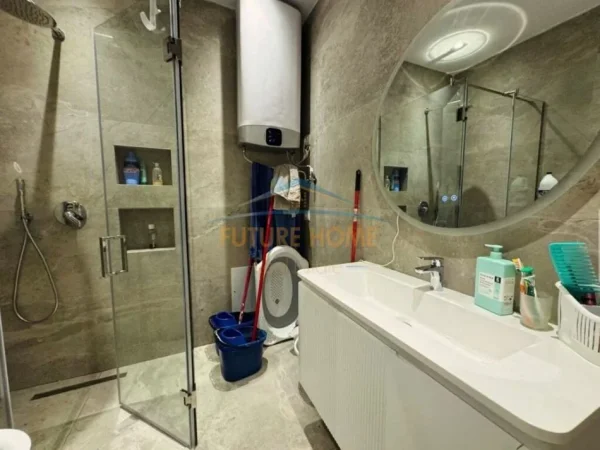 Tirane, shitet apartament 1+1+Ballkon Kati 5, 74 m² 150.000 € (Emerald Center)