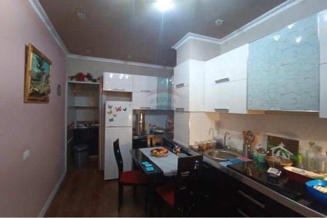 Tirane, jepet me qera apartament 2+1 , 600 € (Don Bosko)