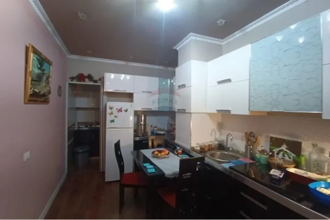 Tirane, jepet me qera apartament 2+1 , 600 € (Don Bosko)