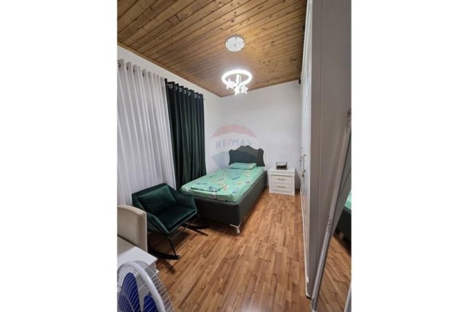 Tirane, jepet me qera Vile , 550 € (Yzberisht)