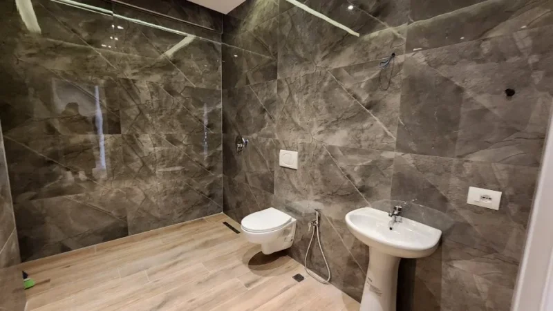 Tirane, jepet me qera zyre Kati 1, 118 m² 1.550 € (Komuna e Parisit)