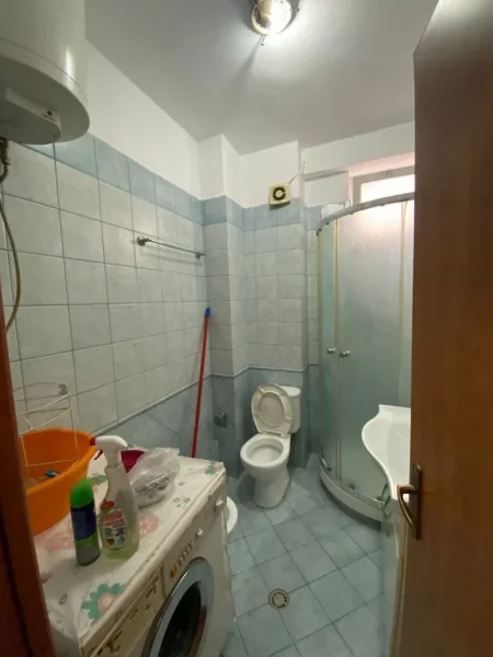 Tirane, jepet me qera apartament 1+1 Kati 6, 63 m² 550 € (Rruga Bogdaneve)