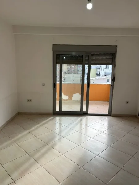 Tirane, jepet me qera apartament 2+1+Ballkon Kati 6, 100 m² 300 € (Misto Mame , Pallatet Cabej)
