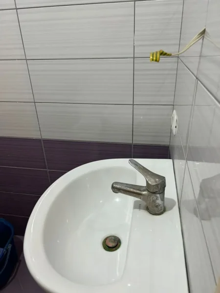 Tirane, jepet me qera apartament 2+1+Ballkon Kati 6, 100 m² 300 € (Misto Mame , Pallatet Cabej)
