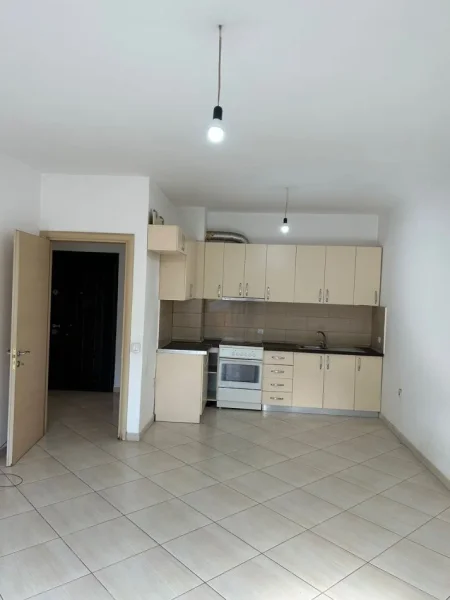 Tirane, jepet me qera apartament 2+1+Ballkon Kati 6, 100 m² 300 € (Misto Mame , Pallatet Cabej)
