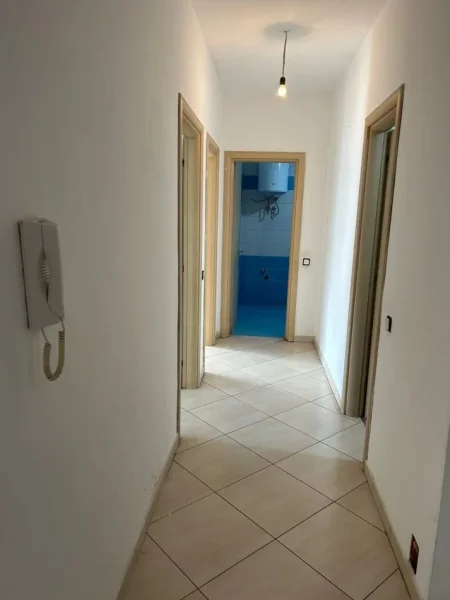 Tirane, jepet me qera apartament 2+1+Ballkon Kati 6, 100 m² 300 € (Misto Mame , Pallatet Cabej)