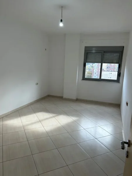 Tirane, jepet me qera apartament 2+1+Ballkon Kati 6, 100 m² 300 € (Misto Mame , Pallatet Cabej)